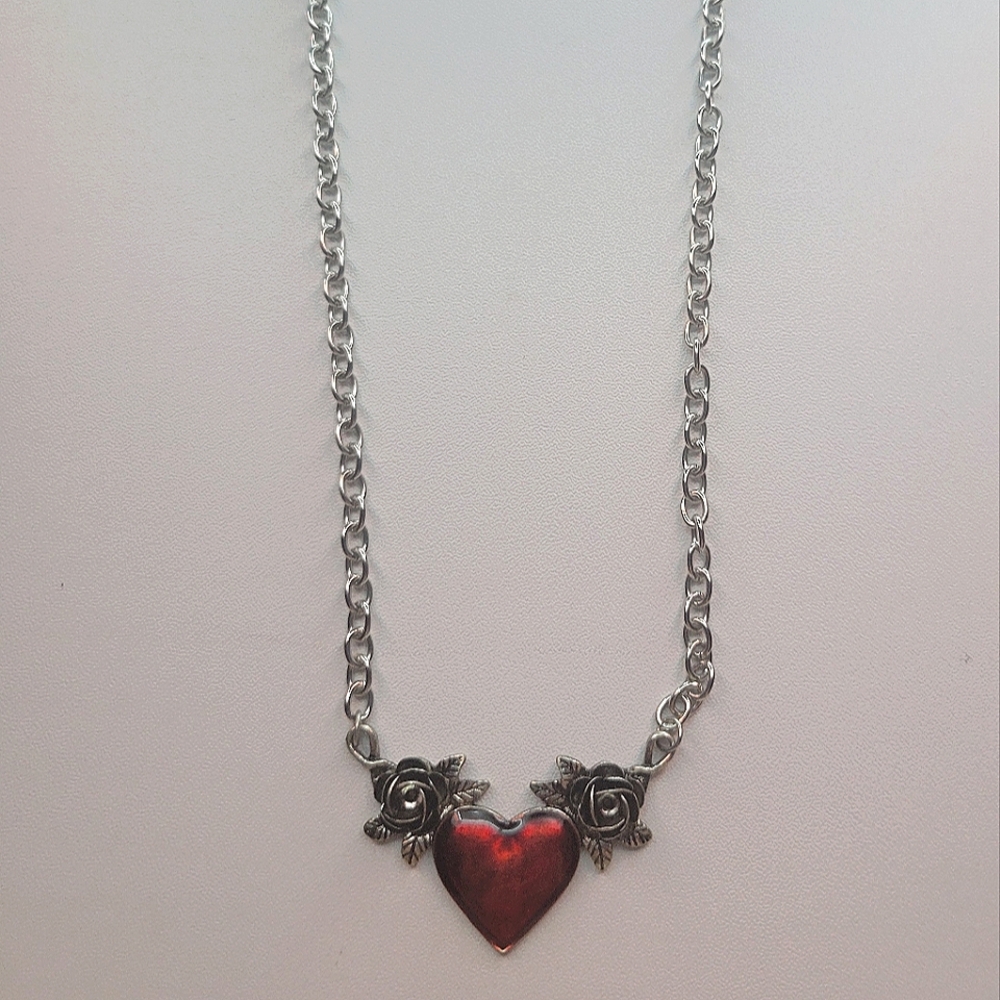 Long Red Heart Necklace With Roses - Picture 3 of 3